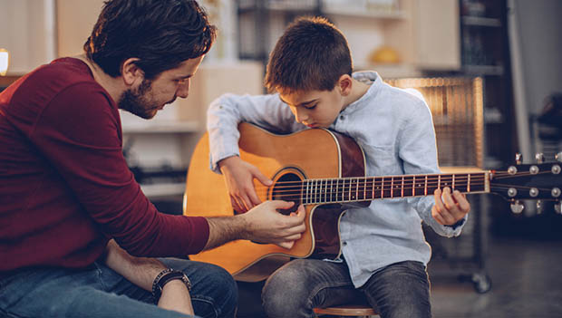 kid learning guitar